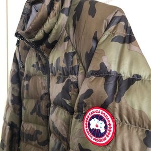 Canada Goose HyBridge Lite Down Jacket Camo Men’s size Large